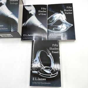Fifty Shades Trilogy Set in Slipcover Fifty Shades of Grey,Fifty Shades Darker..